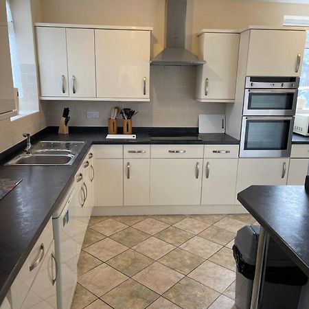 Spacious, Sleeps 17, 3 Bathrooms, Parking, Mansfield Eksteriør bilde