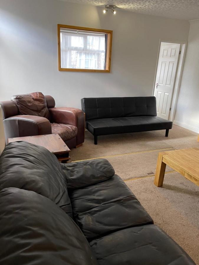 Spacious, Sleeps 17, 3 Bathrooms, Parking, Mansfield Eksteriør bilde