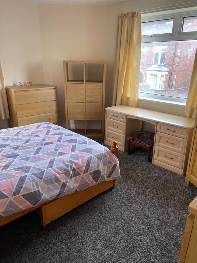 Spacious, Sleeps 17, 3 Bathrooms, Parking, Mansfield Eksteriør bilde