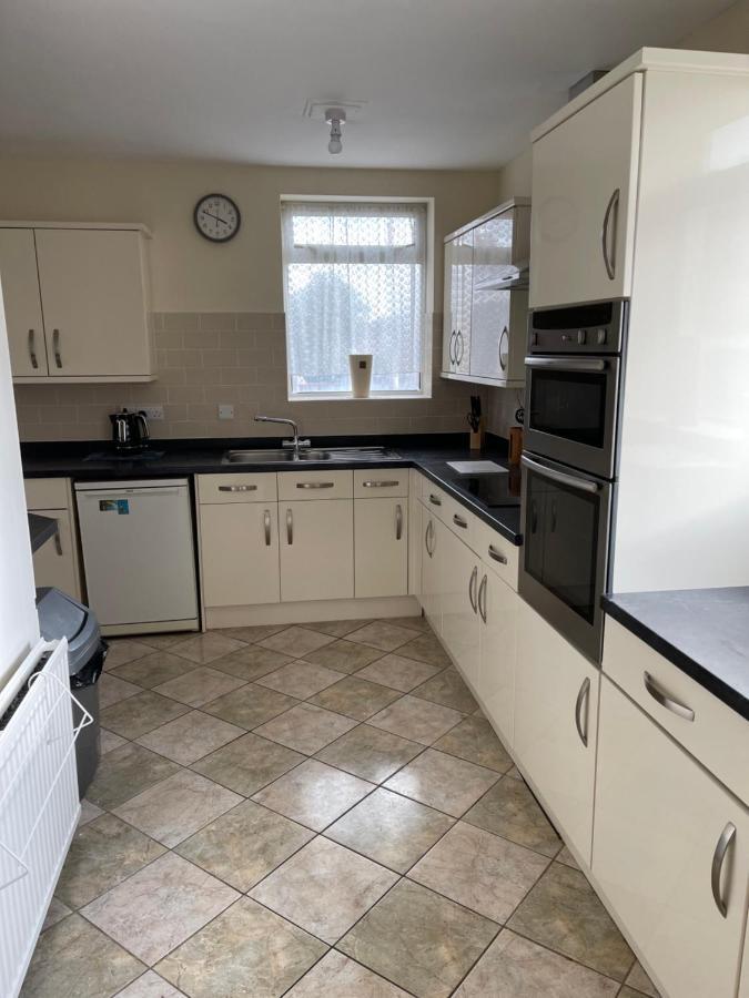 Spacious, Sleeps 17, 3 Bathrooms, Parking, Mansfield Eksteriør bilde