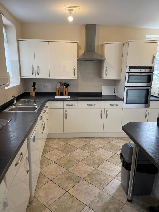 Spacious, Sleeps 17, 3 Bathrooms, Parking, Mansfield Eksteriør bilde