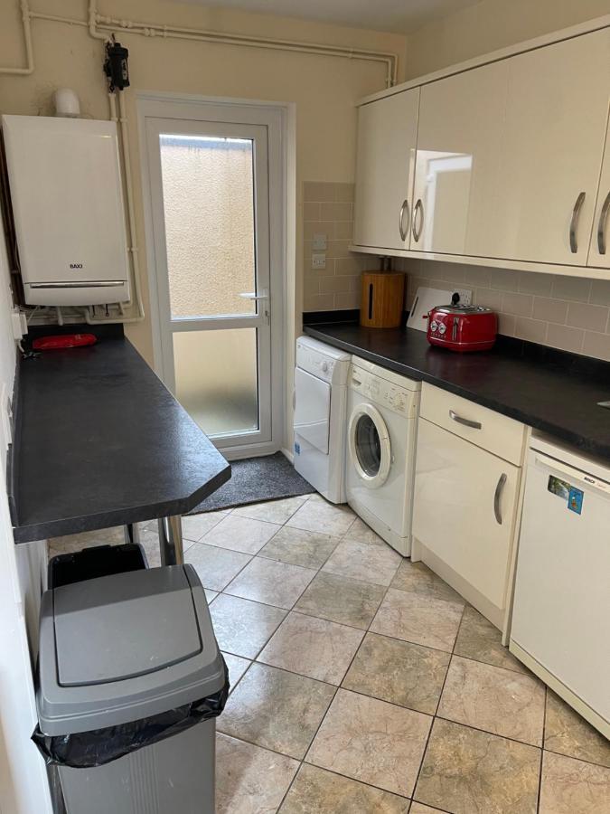 Spacious, Sleeps 17, 3 Bathrooms, Parking, Mansfield Eksteriør bilde