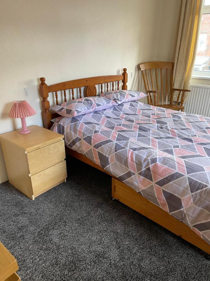 Spacious, Sleeps 17, 3 Bathrooms, Parking, Mansfield Eksteriør bilde