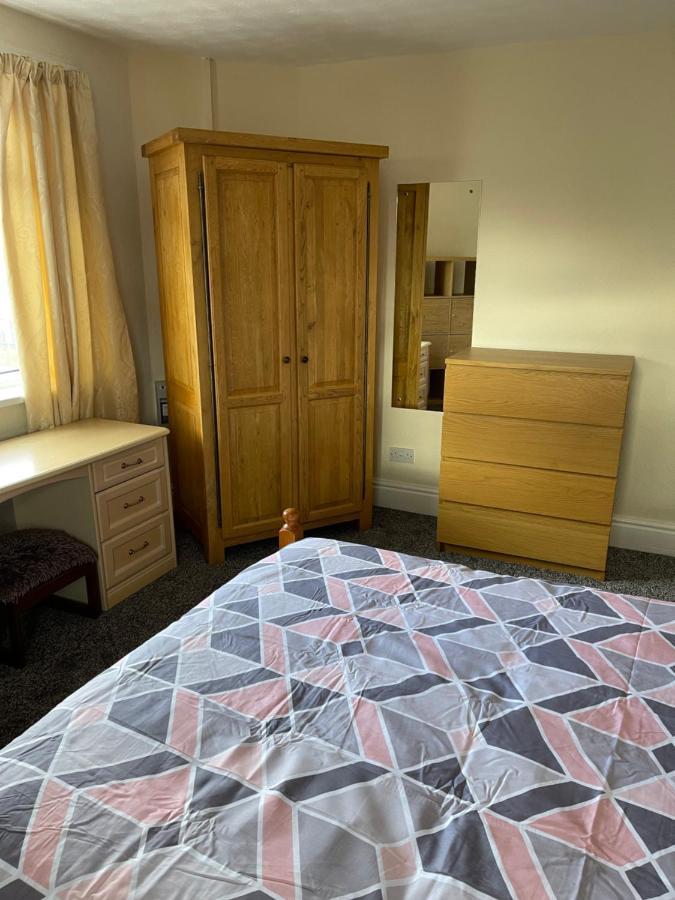 Spacious, Sleeps 17, 3 Bathrooms, Parking, Mansfield Eksteriør bilde