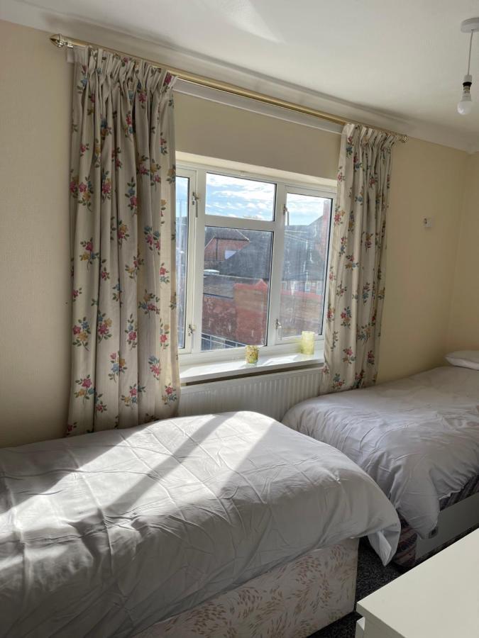 Spacious, Sleeps 17, 3 Bathrooms, Parking, Mansfield Eksteriør bilde
